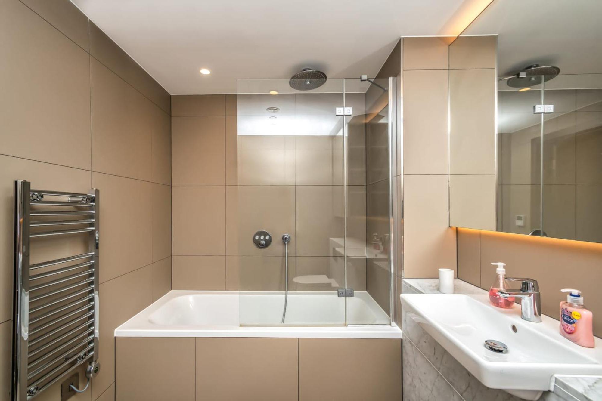 Luxury 2 Bedroom Apartment In Tower Hill Londra Exterior foto